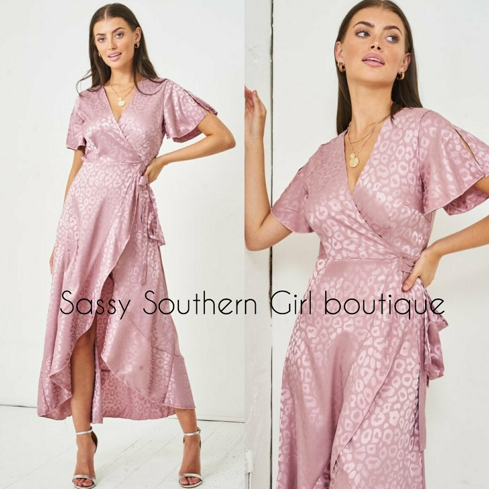 🆕⭐ Blush pink satin cheetah wrap dress